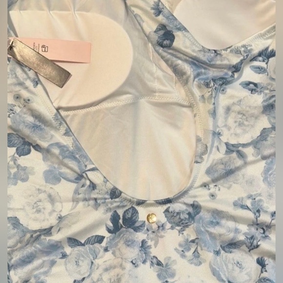 Victoria's Secret Bow One Shoulder One Piece NWT White and Blue Floral - Picture 4 of 6